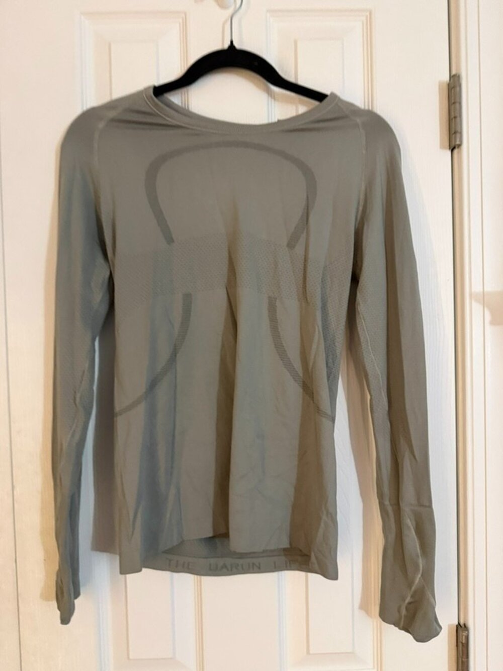 Lululemon Swiftly Tech Long Sleeve Crew Shirt in Grey Size 12
